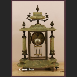 Francuski zegar kominkowy z wahadłem 