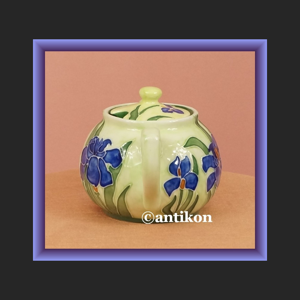 Porcelanowa cukierniczka irysy Porcelanowa cukierniczka irysy