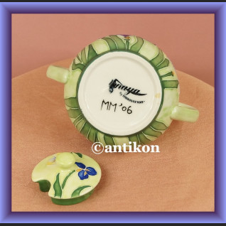 Porcelanowa cukierniczka irysy Porcelanowa cukierniczka irysy