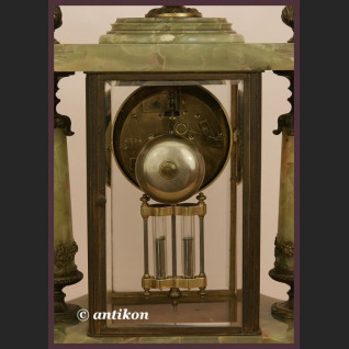 Francuski zegar kominkowy z wahadłem 