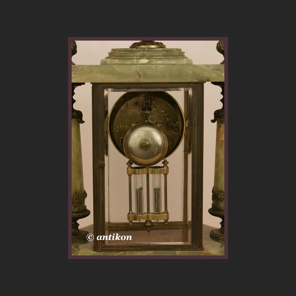 Francuski zegar kominkowy z wahadłem 