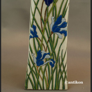 Ręcznie malowany wazon z irysami piękny  Ręcznie malowany wazon z irysami piękny