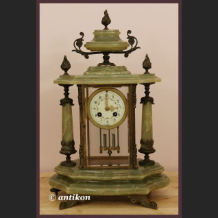 Francuski zegar kominkowy z wahadłem 