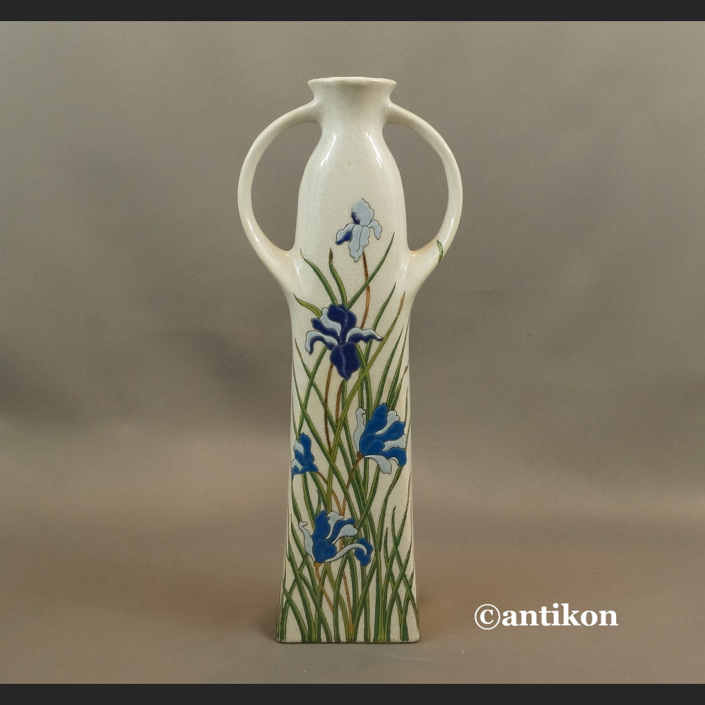 Ręcznie malowany wazon z irysami piękny 