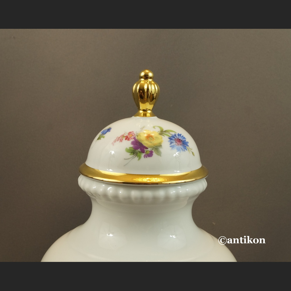 Duży wazon z pokrywą piękna porcelana Duży wazon z pokrywą piękna porcelana