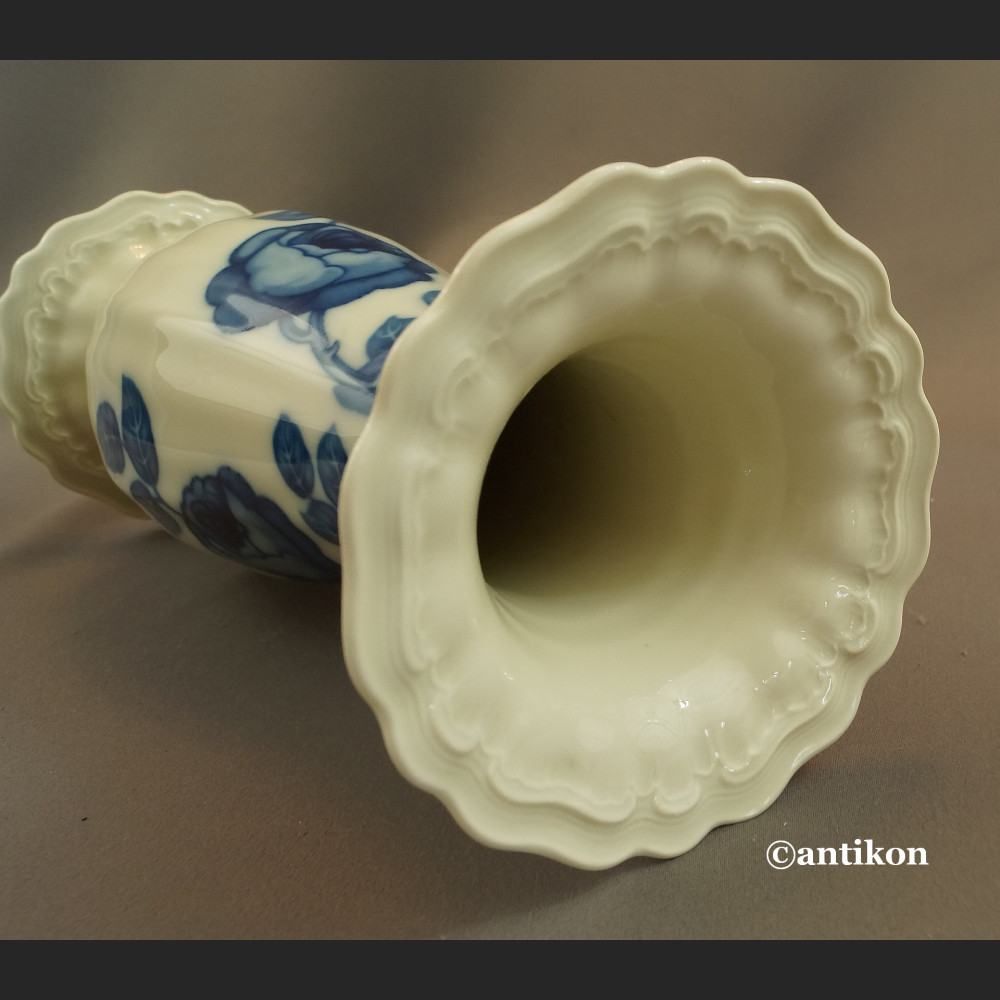 Wazon Rosenthal malowany kobaltem róże  Wazon Rosenthal malowany kobaltem róże