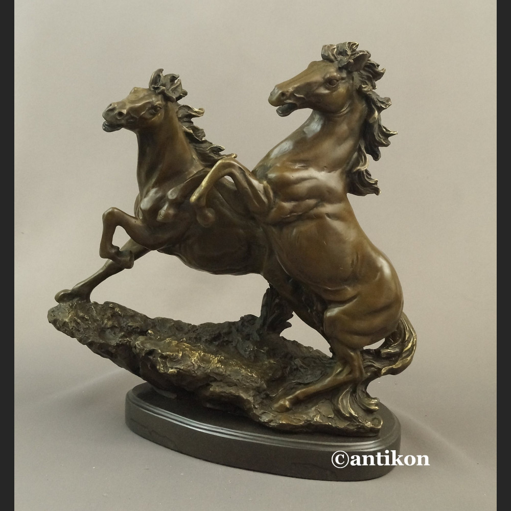 Dzikie konie rzeźba z brązu duża na prezent 