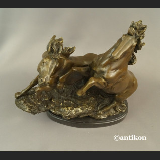 Dzikie konie rzeźba z brązu duża na prezent  Dzikie konie rzeźba z brązu duża na prezent