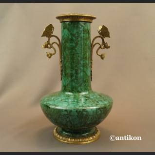 Salonowy wazon zielony z motylami 