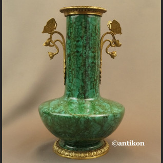 Salonowy wazon zielony z motylami  Salonowy wazon zielony z motylami