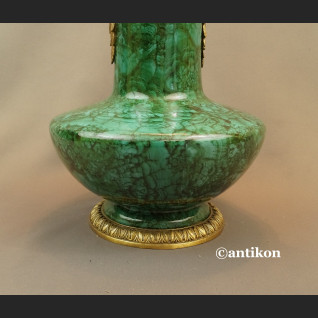 Salonowy wazon zielony z motylami  Salonowy wazon zielony z motylami