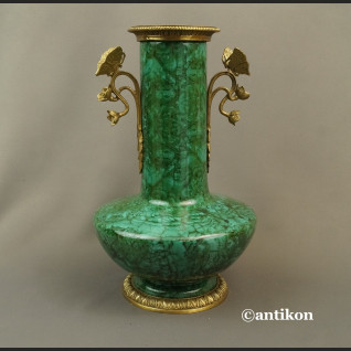 Salonowy wazon zielony z motylami  Salonowy wazon zielony z motylami