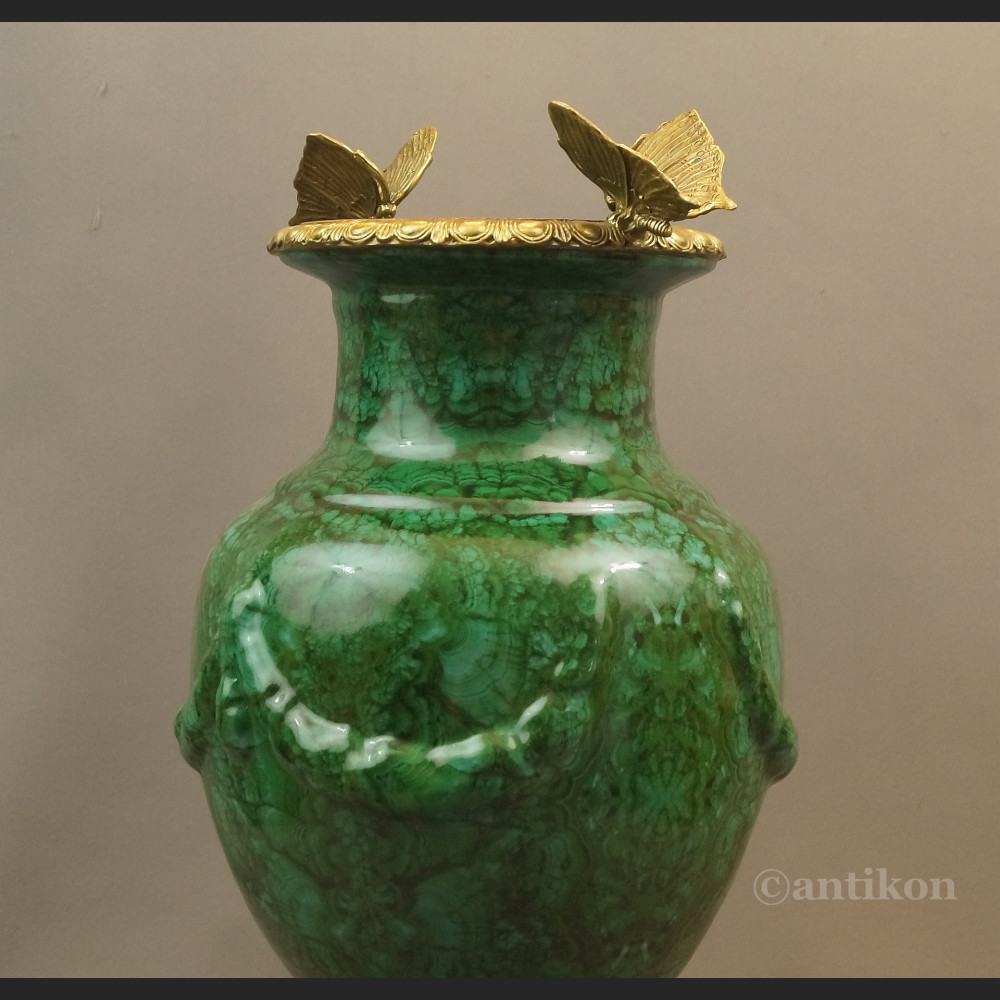 Zielony wazon wielki luksusowy z motylami 