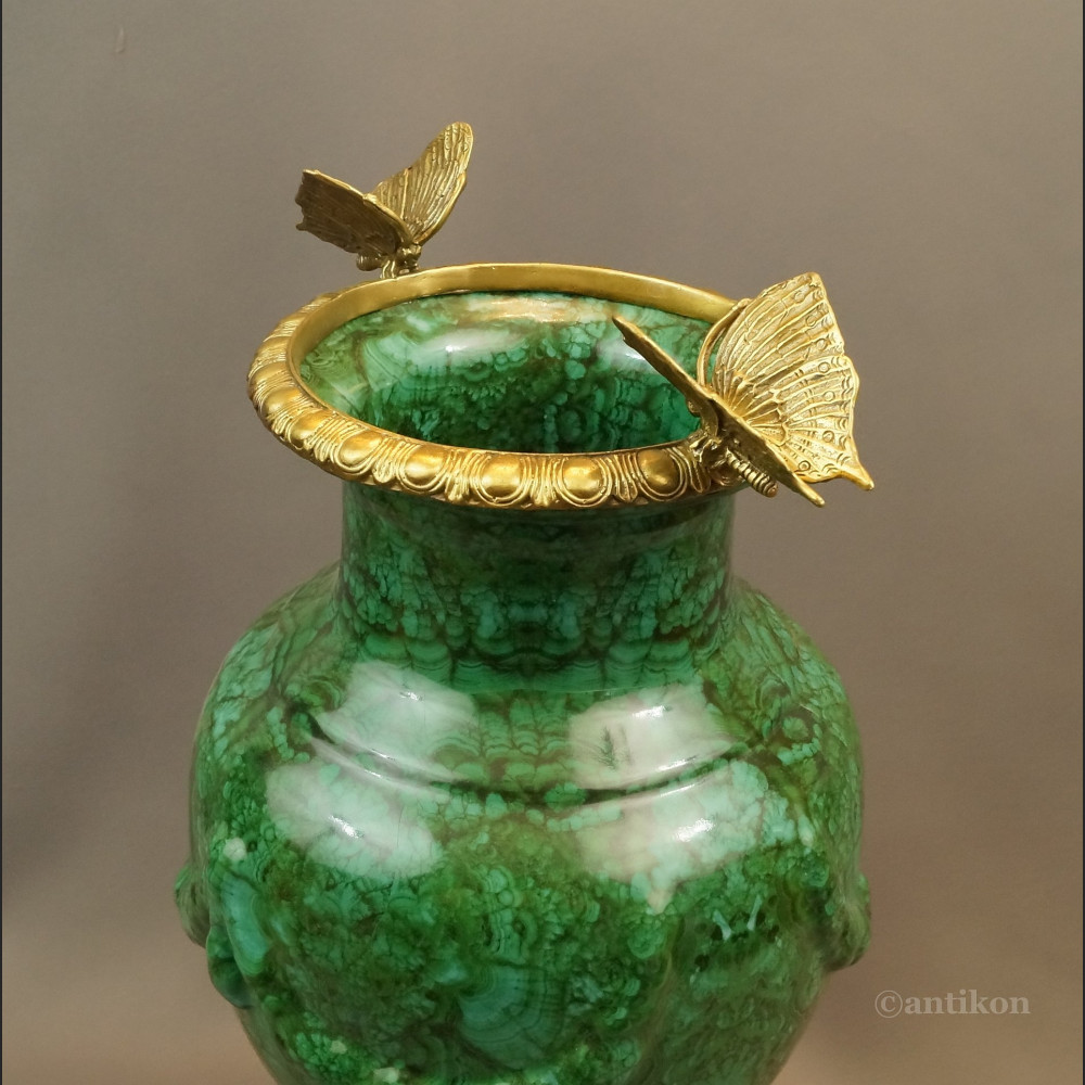 Zielony wazon wielki luksusowy z motylami 