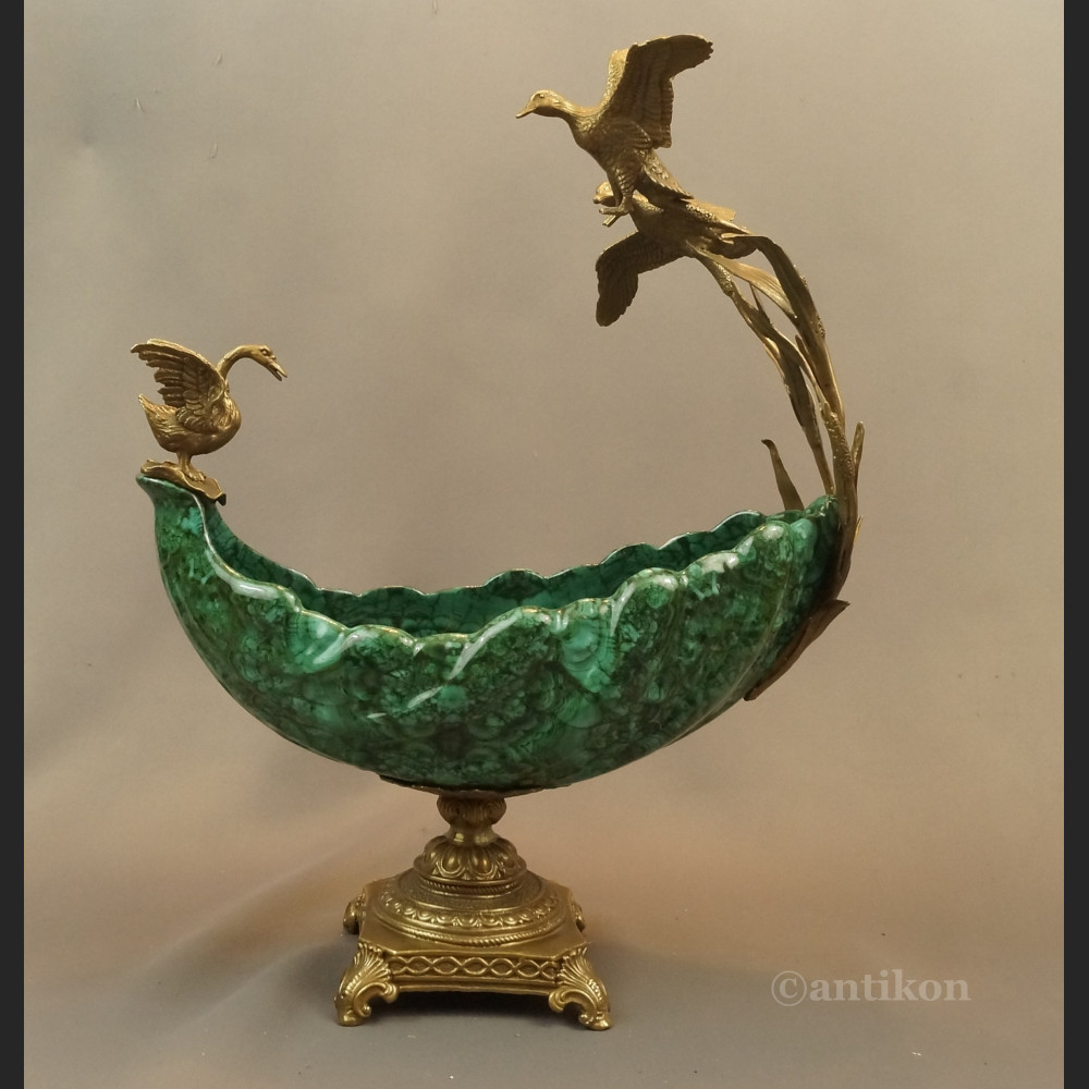 Patera zielona porcelanowa z dzikimi ptakami Patera zielona porcelanowa z dzikimi ptakami