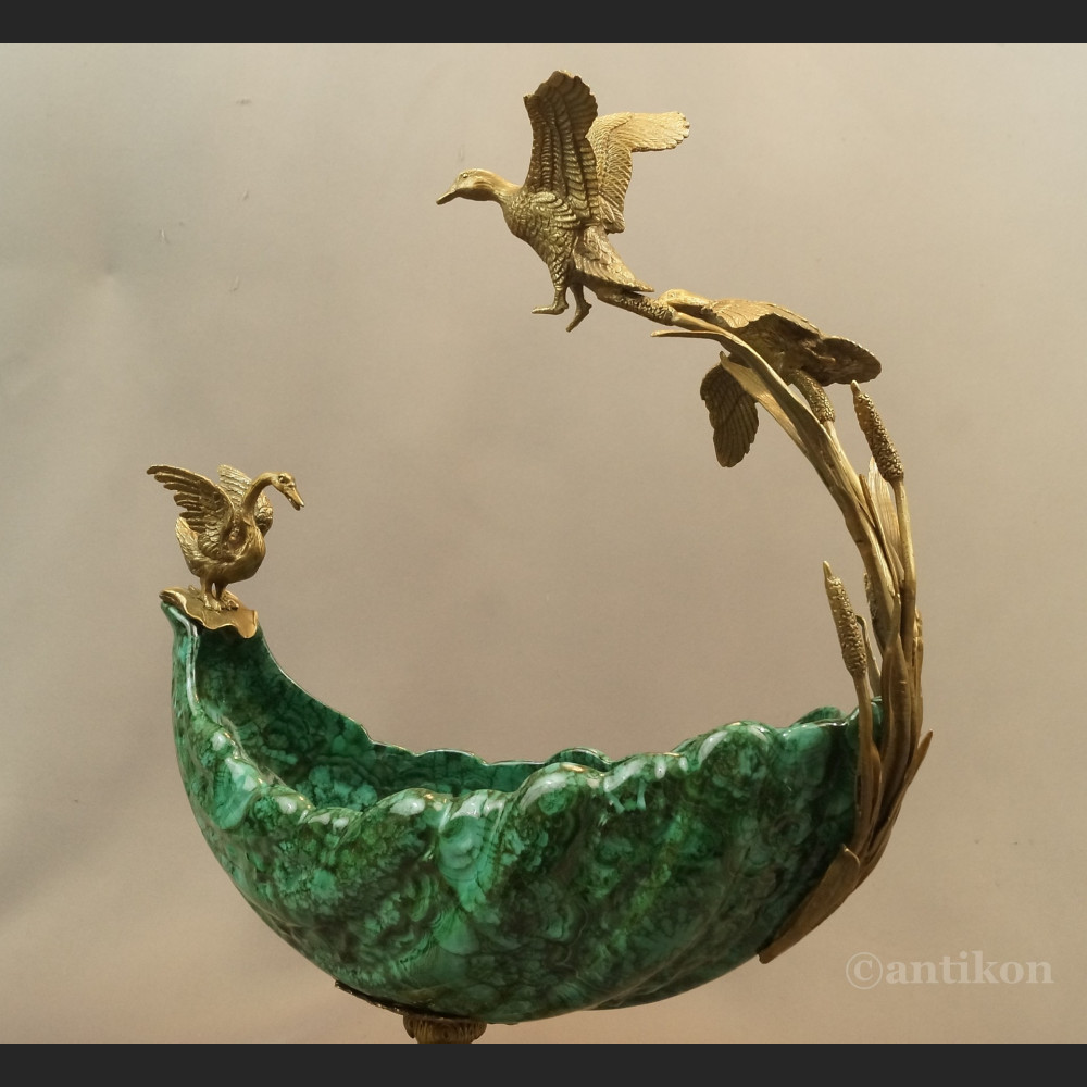 Patera zielona porcelanowa z dzikimi ptakami Patera zielona porcelanowa z dzikimi ptakami