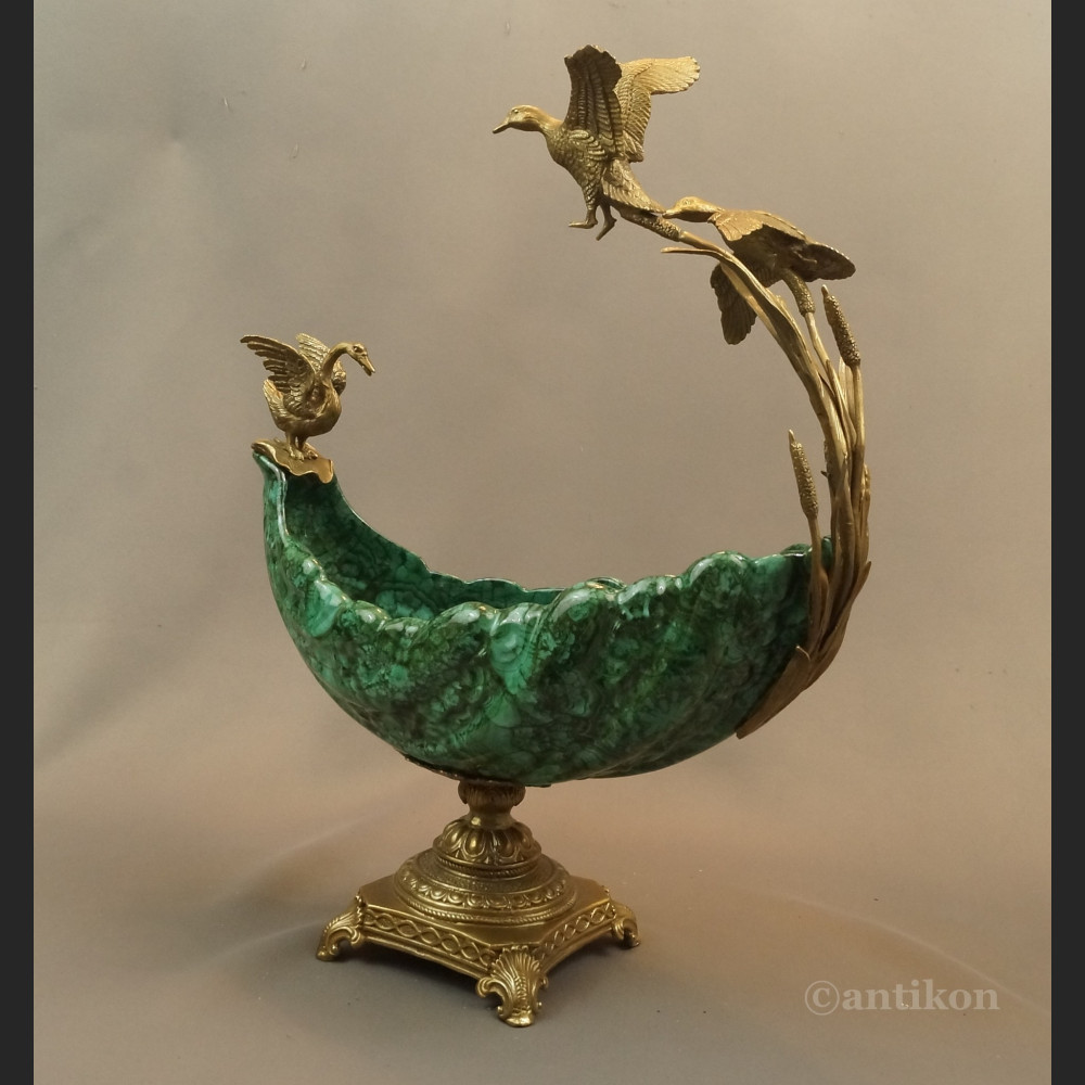 Patera zielona porcelanowa z dzikimi ptakami Patera zielona porcelanowa z dzikimi ptakami