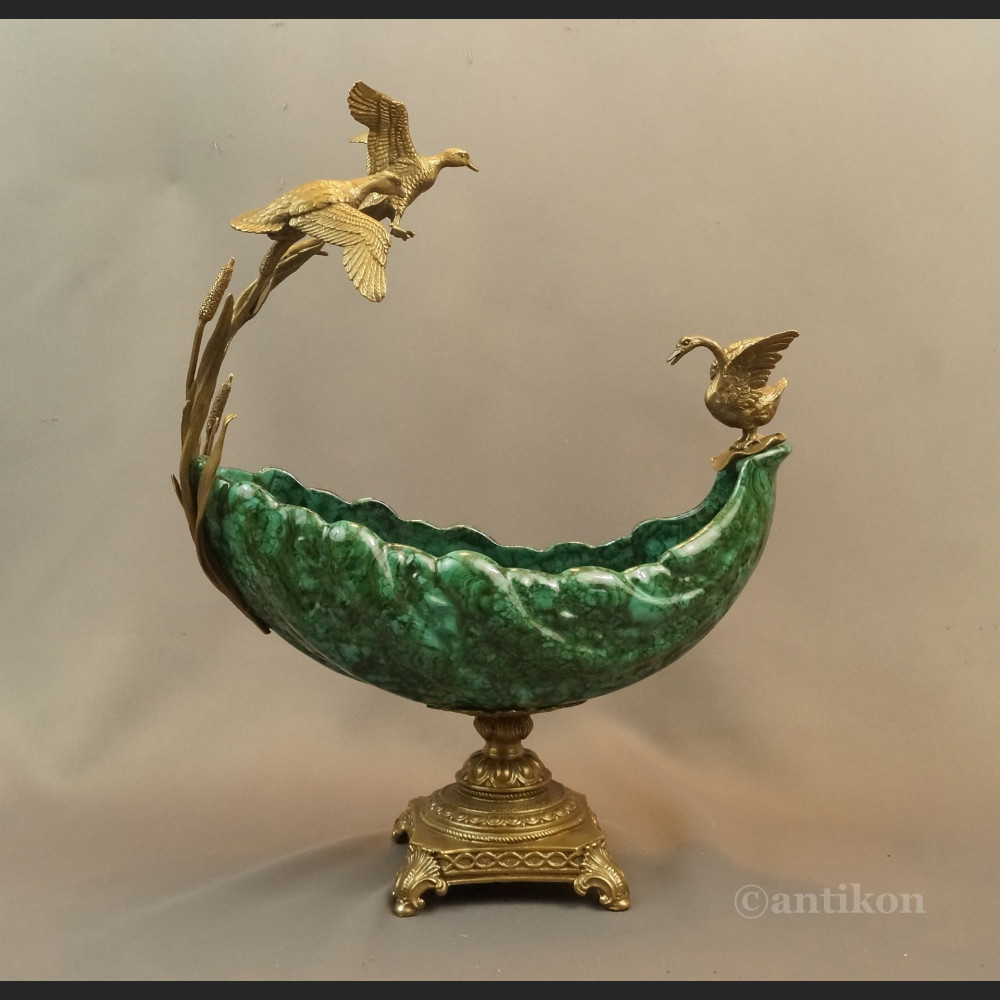 Patera zielona porcelanowa z dzikimi ptakami Patera zielona porcelanowa z dzikimi ptakami