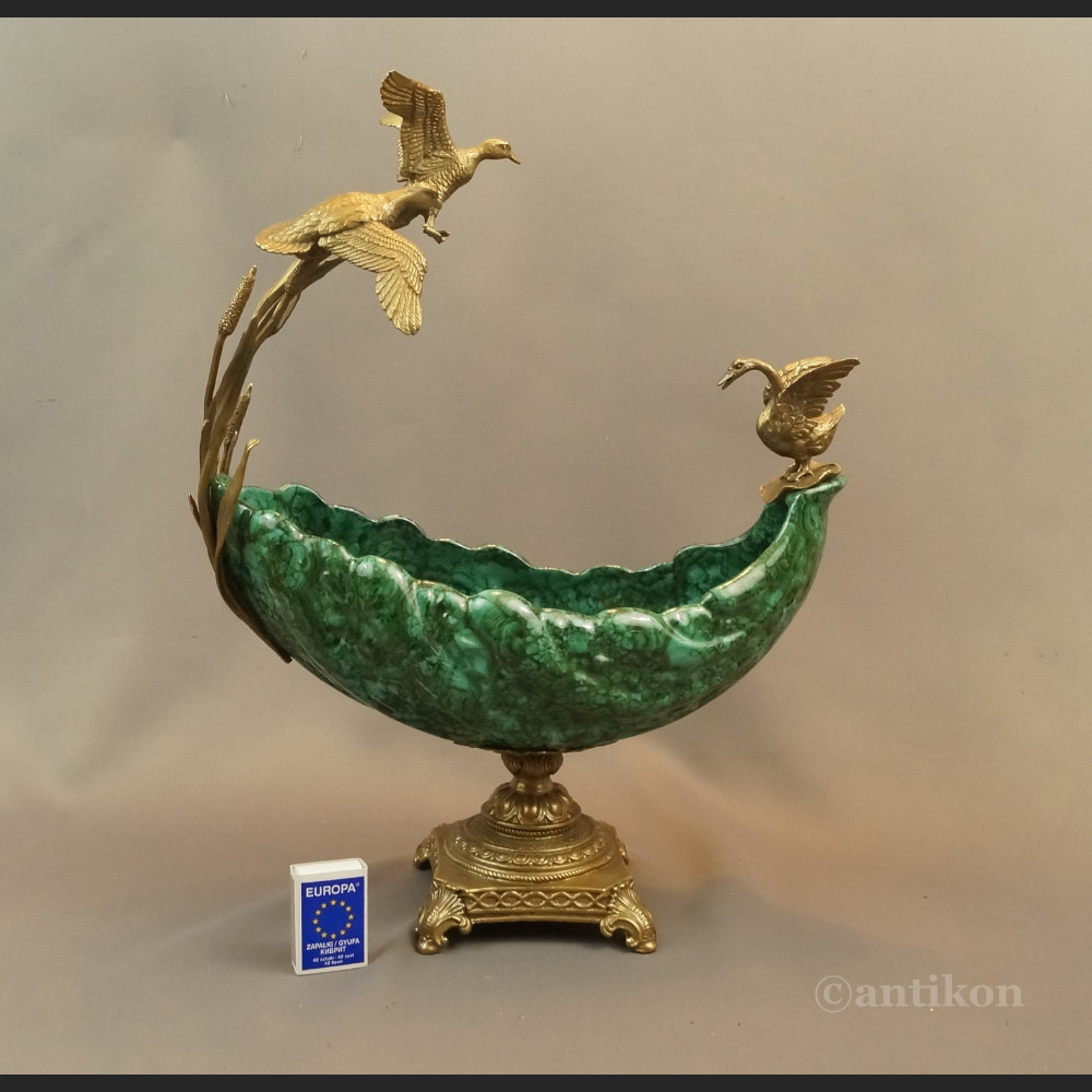 Patera zielona porcelanowa z dzikimi ptakami Patera zielona porcelanowa z dzikimi ptakami