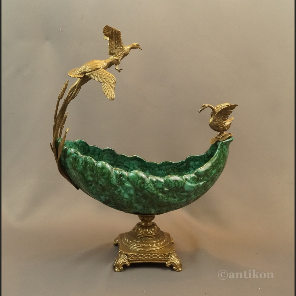 Patera zielona porcelanowa z dzikimi ptakami Patera zielona porcelanowa z dzikimi ptakami