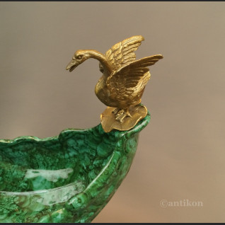 Patera zielona porcelanowa z dzikimi ptakami Patera zielona porcelanowa z dzikimi ptakami