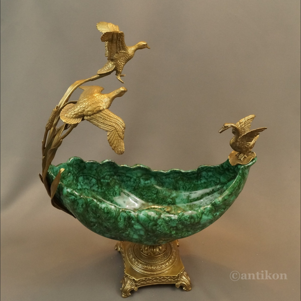 Patera zielona porcelanowa z dzikimi ptakami Patera zielona porcelanowa z dzikimi ptakami