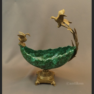 Patera zielona porcelanowa z dzikimi ptakami Patera zielona porcelanowa z dzikimi ptakami