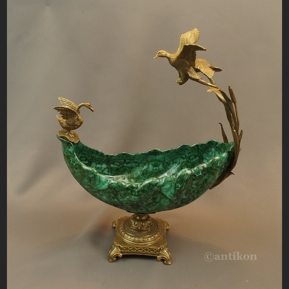 Patera zielona porcelanowa z dzikimi ptakami Patera zielona porcelanowa z dzikimi ptakami