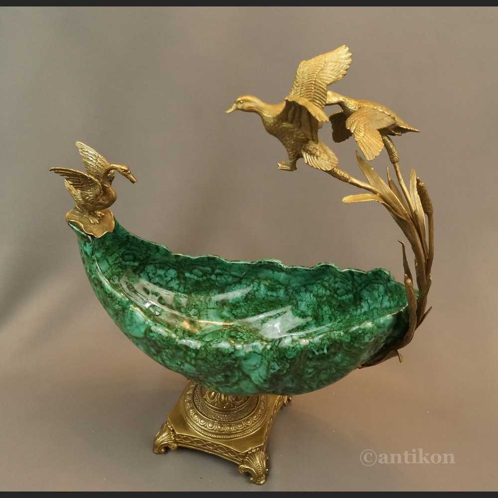 Patera zielona porcelanowa z dzikimi ptakami 