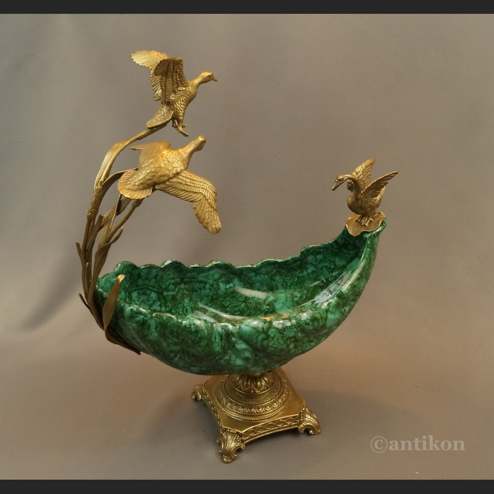 Patera zielona porcelanowa z dzikimi ptakami Patera zielona porcelanowa z dzikimi ptakami