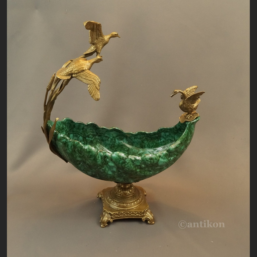 Patera zielona porcelanowa z dzikimi ptakami Patera zielona porcelanowa z dzikimi ptakami