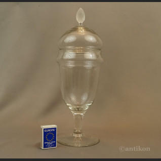 Szklana patera z kloszem do ciastek 