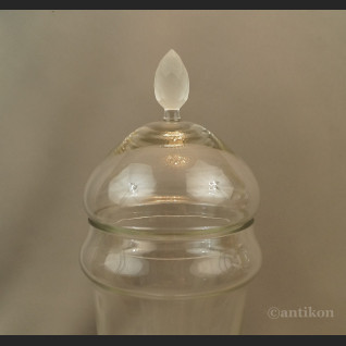 Szklana patera z kloszem do ciastek 