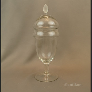 Szklana patera z kloszem do ciastek 