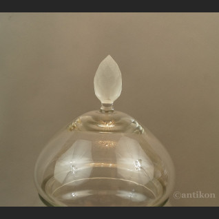 Szklana patera z kloszem do ciastek 