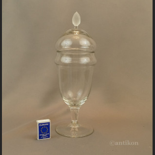 Szklana patera z kloszem do ciastek 