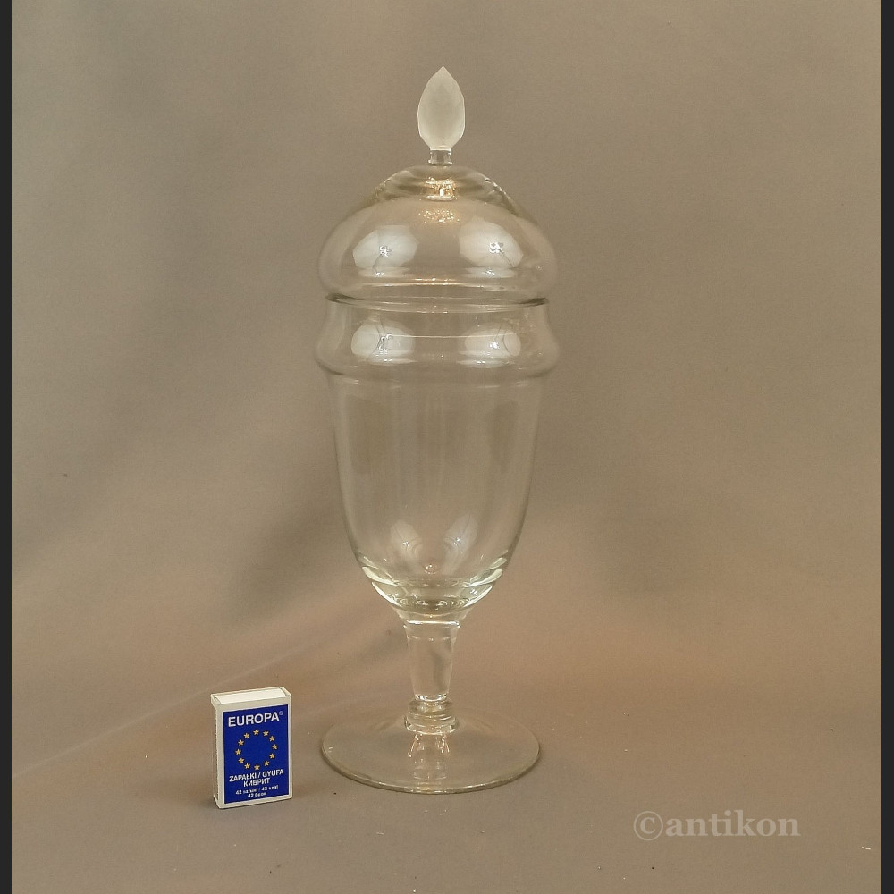 Szklana patera z kloszem do ciastek 