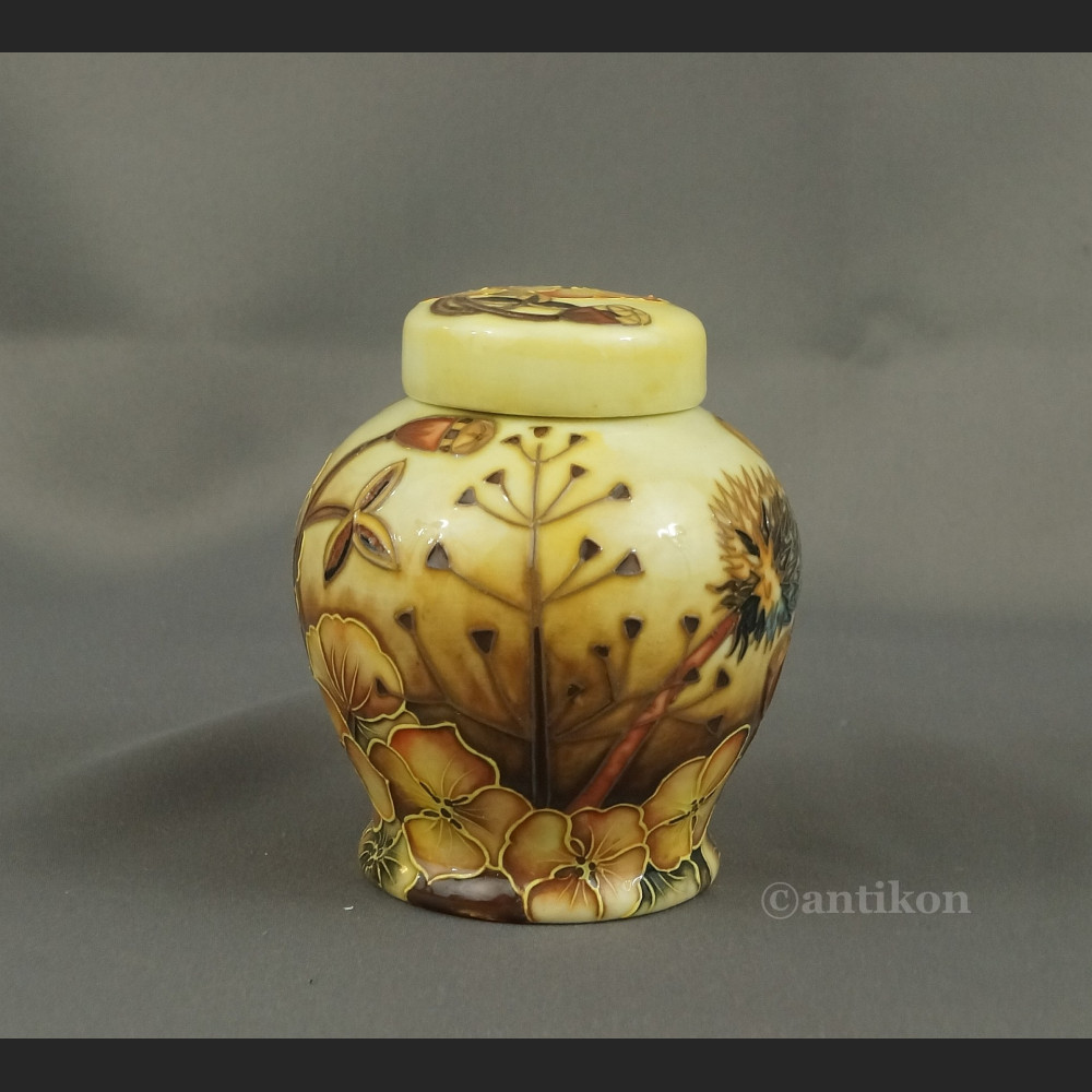 Mały wazon jesienny z pokrywą Mały wazon jesienny z pokrywą