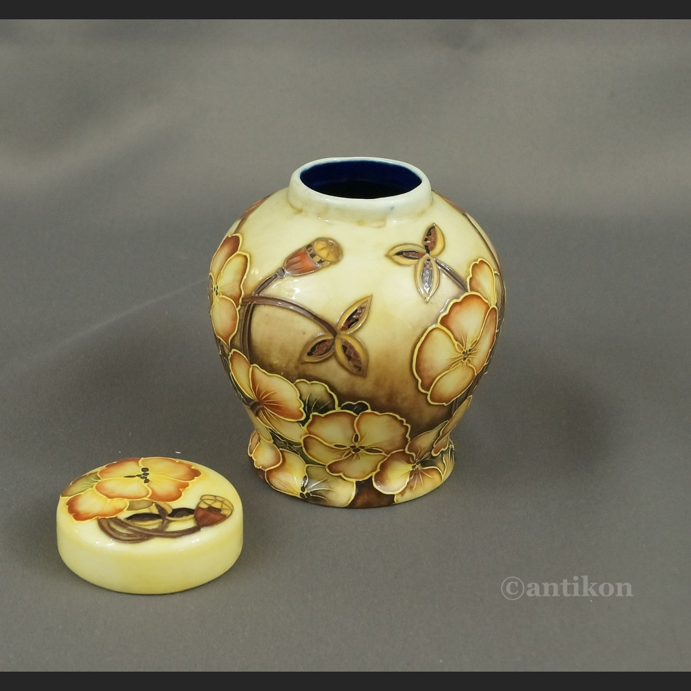 Mały wazon jesienny z pokrywą Mały wazon jesienny z pokrywą