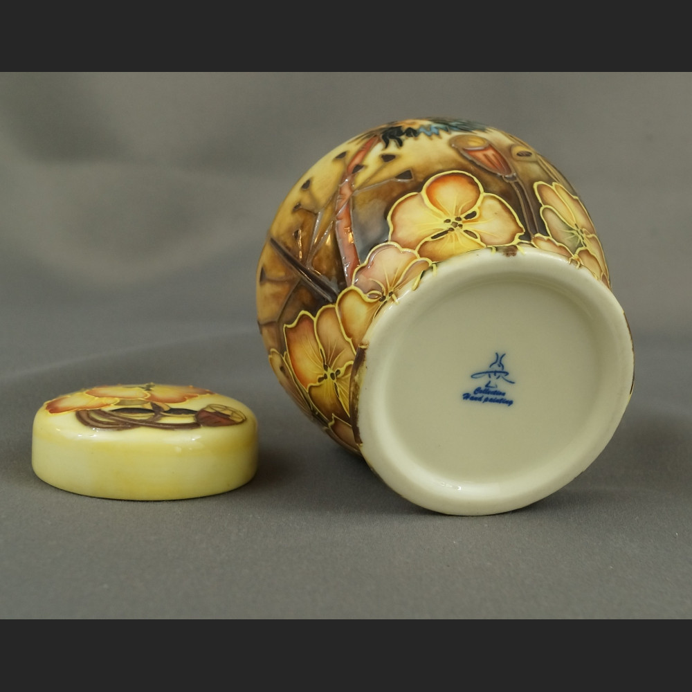 Mały wazon jesienny z pokrywą Mały wazon jesienny z pokrywą