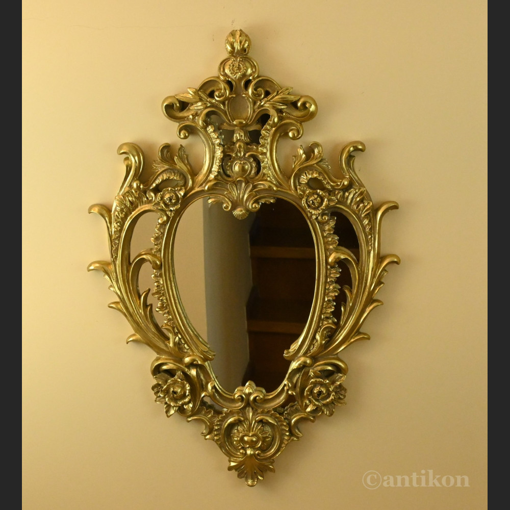 Stylowe lustro w złotej ramie  Stylowe lustro w złotej ramie