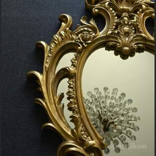 Stylowe lustro w złotej ramie  Stylowe lustro w złotej ramie