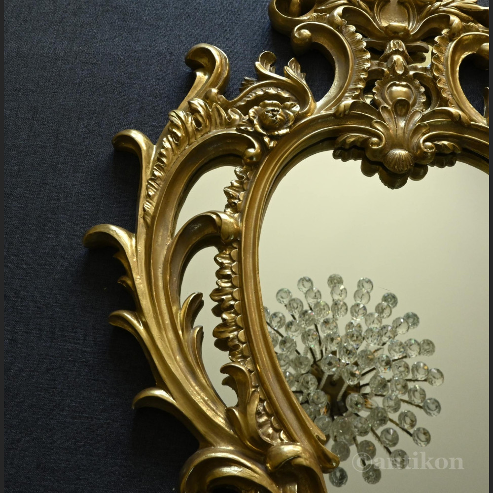 Stylowe lustro w złotej ramie  Stylowe lustro w złotej ramie