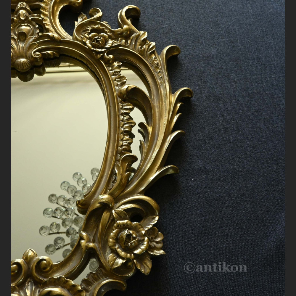 Stylowe lustro w złotej ramie  Stylowe lustro w złotej ramie