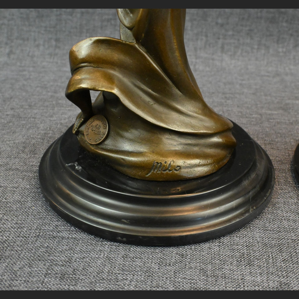 Świeczniki secesyjne z brązu kobieta 