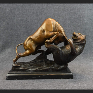 Byk walczący z niedźwiedziem rzeźba z prawdziwego brązu 