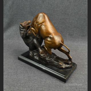 Byk walczący z niedźwiedziem rzeźba z prawdziwego brązu 