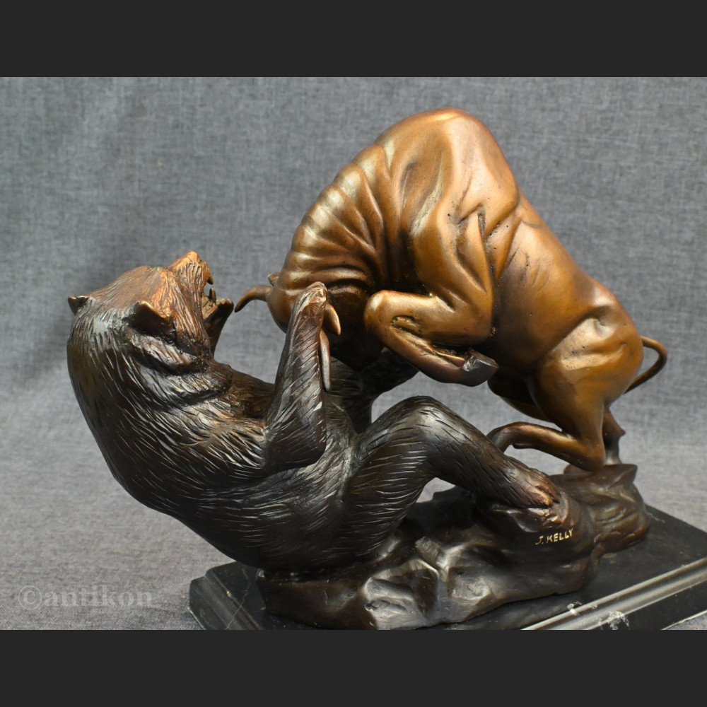 Byk walczący z niedźwiedziem rzeźba z prawdziwego brązu 