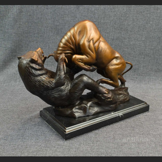 Byk walczący z niedźwiedziem rzeźba z prawdziwego brązu 