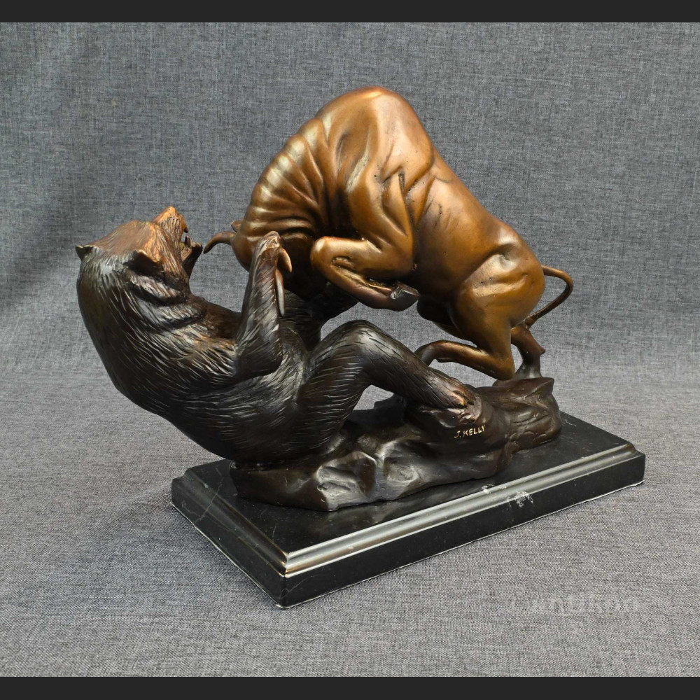 Byk walczący z niedźwiedziem rzeźba z prawdziwego brązu 